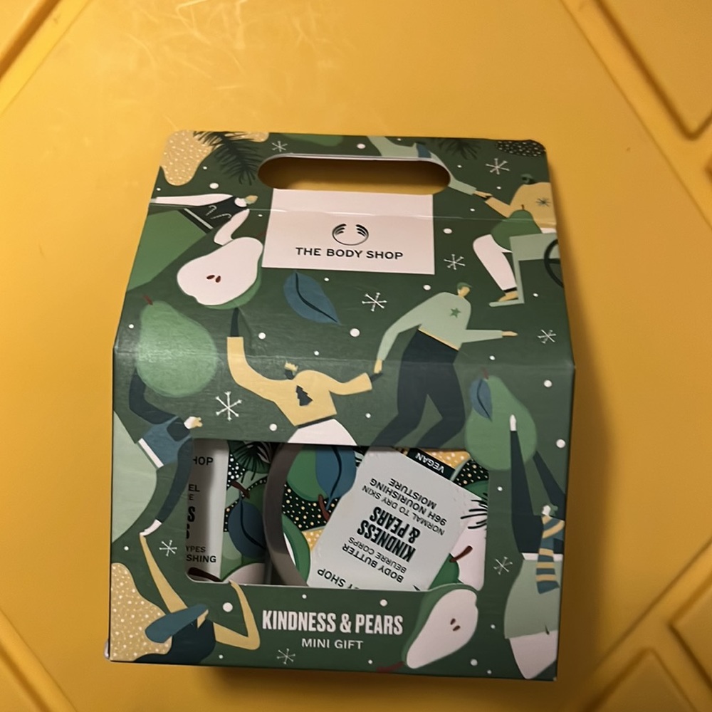 The Body Shop- kindness & pears Mini Gift Set